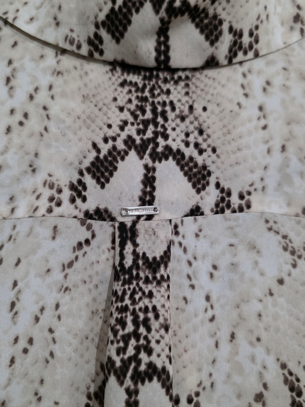 White House Black Market 100% Silk Snakeskin Print Blouse Size 4 - Picture 9 of 11